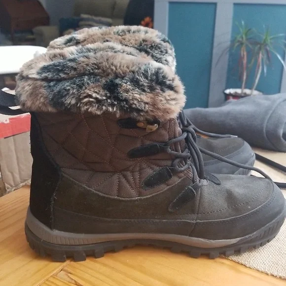 Women's Lined Snow Boots Size 11 - Picture 4 of 5
